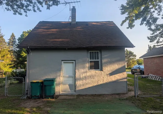 3rd image of 910 Michigan St, Brighton, MI 48116 | MLS# 60926049