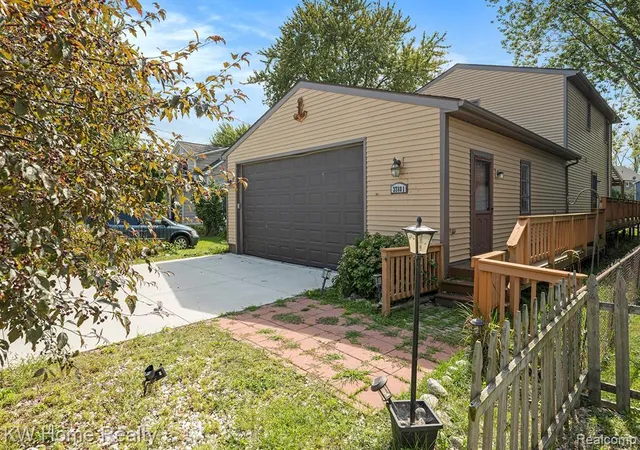 3rd image of 37881 Sunnybrook St, Harrison Township, MI 48045 | MLS# 61009156