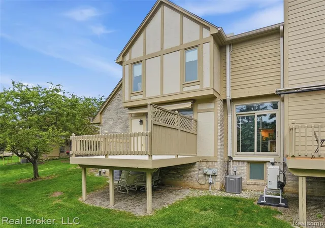 Photo 3 of Condo for sale at 2710 Maitland Dr, Ann Arbor, MI 48105 1576 | MLS# 60995043 | Listing updated on 2026-10-11