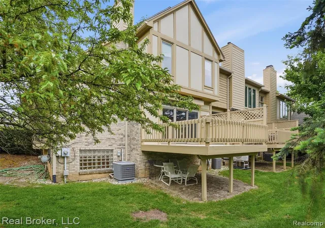 Photo 4 of Condo for sale at 2710 Maitland Dr, Ann Arbor, MI 48105 1576 | MLS# 60995043 | Listing updated on 2026-10-11
