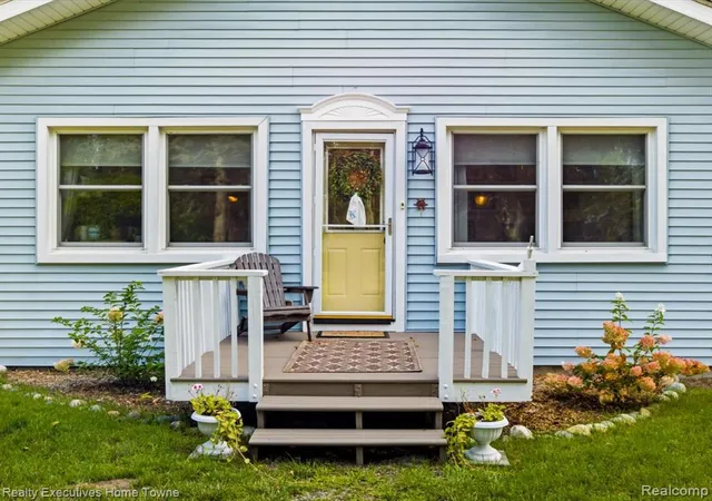 Photo 3 of Sale Pending at 6965 Lakeport Dr, Lakeport, MI 48059 1940 | MLS# 61025033 | Listing updated on 2026-09-12