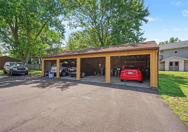 Listing Photo 2 - Condo for sale in building located at 1134 Country Ln, Atlanta, GA 30324 - Unit #