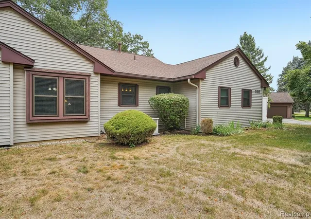 Photo 28 of Sale Pending at 7812 Oakland Pl, Waterford, MI 48327 | MLS# 61020773 | Listing updated on 2026-09-04