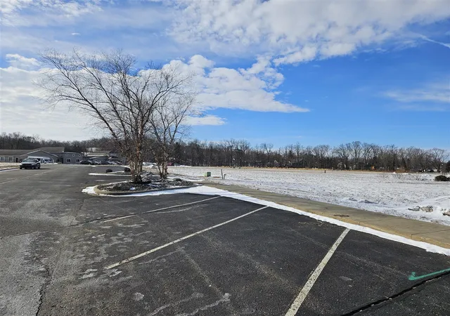 12th image of 56400 Village Center Cir, Mattawan, MI 49071 | MLS# 70522622