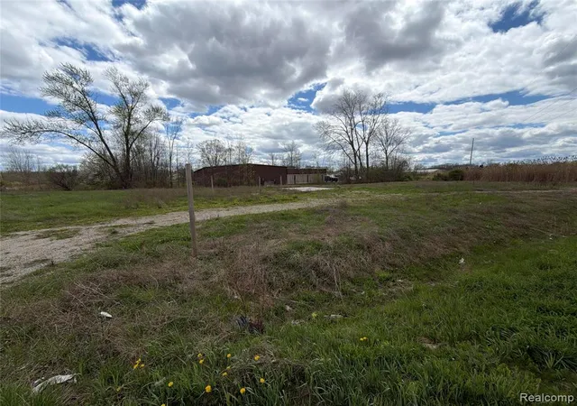2nd image of 3155 W Thompson Rd, Fenton, MI 48430 | MLS# 60989091