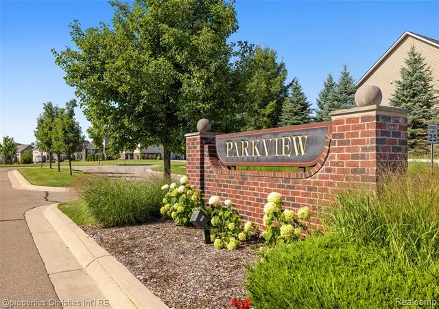 2nd image of 2033 Orwell St #49, Lake Orion, MI 48360 | MLS# 61018352