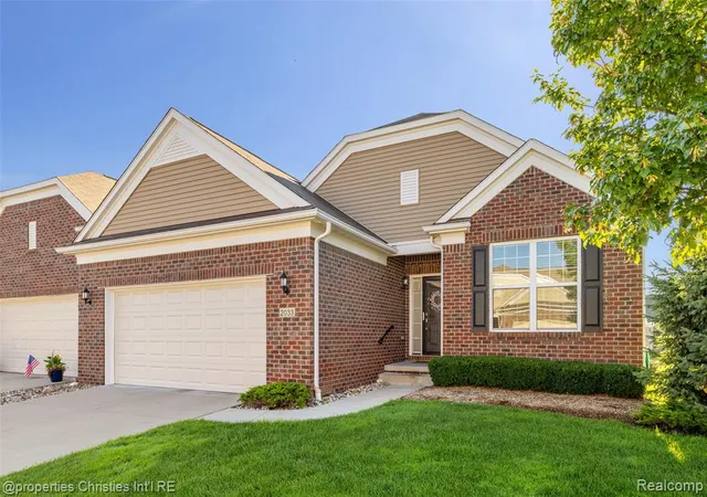 4th image of 2033 Orwell St, Lake Orion, MI 48360