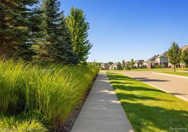 5th image of 2033 Orwell St, Lake Orion, MI 48360