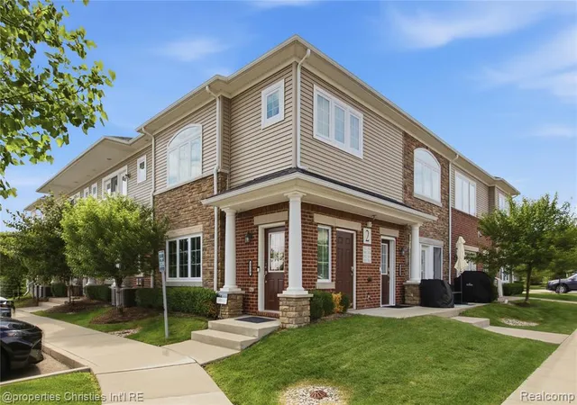 Homes for sale in Ann Arbor, MI | 5530 Arbor Chase Drive, Ann Arbor, MI 48103 | Houzeo