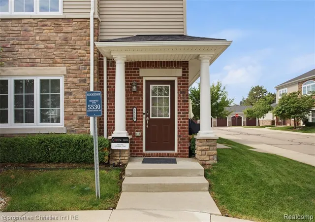 Homes for sale in Ann Arbor, MI | 5530 Arbor Chase Drive, Ann Arbor, MI 48103 | Houzeo