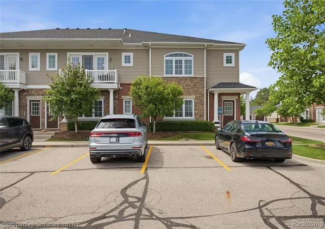 Homes for sale in Ann Arbor, MI | 5530 Arbor Chase Drive, Ann Arbor, MI 48103 | Houzeo