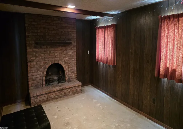 Photo 18 of Sale Pending at 19285 E 14 Mile Rd, Clinton Township, MI 48035 | MLS# 50219410 | Listing updated on 2026-08-23