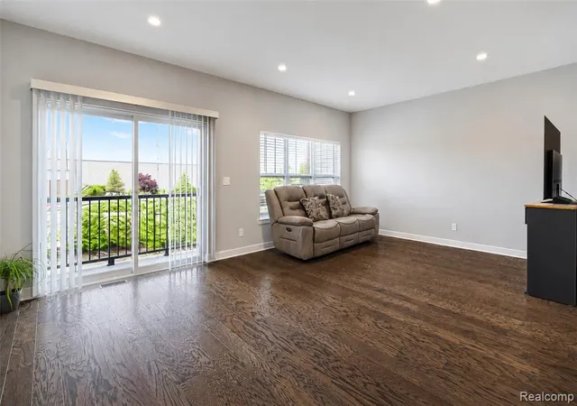 4th image of 41626 Orianna Ln, Novi, MI 48375
