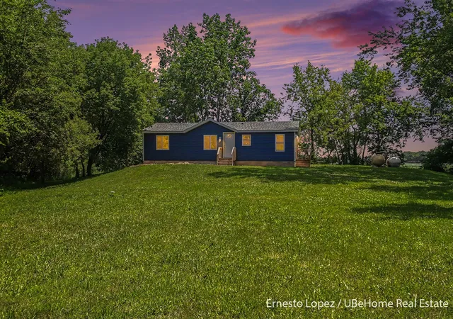 Homes for sale in Fennville, MI | 1465 64th St, Fennville, MI 49408 | MLS# 70543401