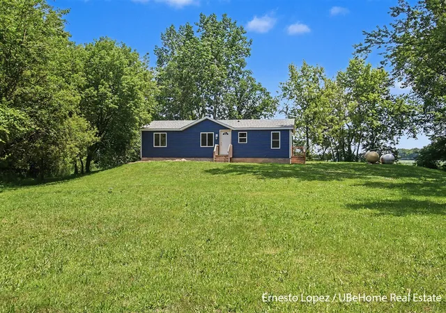 Homes for sale in Fennville, MI | 1465 64th St, Fennville, MI 49408 | MLS# 70543401
