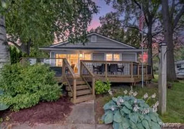 Homes for sale in White Lake, MI | 35 N Hulbert St, White Lake, MI 48386 | MLS# 61008887