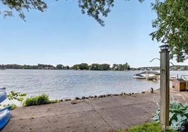 Homes for sale in White Lake, MI | 35 N Hulbert St, White Lake, MI 48386 | MLS# 61008887