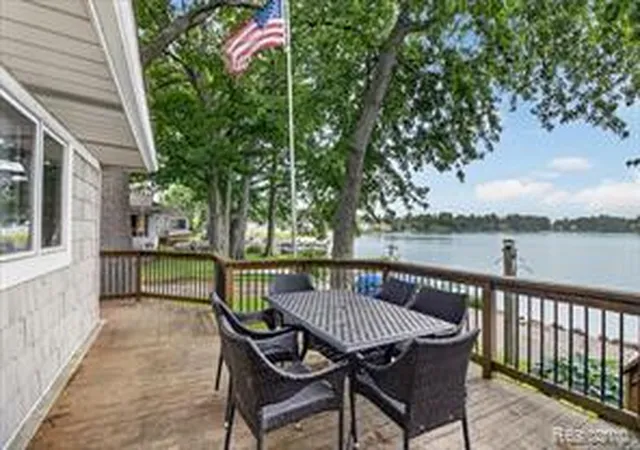Homes for sale in White Lake, MI | 35 N Hulbert St, White Lake, MI 48386 | MLS# 61008887