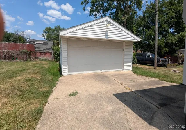 Photo 2 of Single family home for sale at 463 Raeburn St, Pontiac, MI 48342 3443 | MLS# 61014777 | Listing updated on 2026-08-31