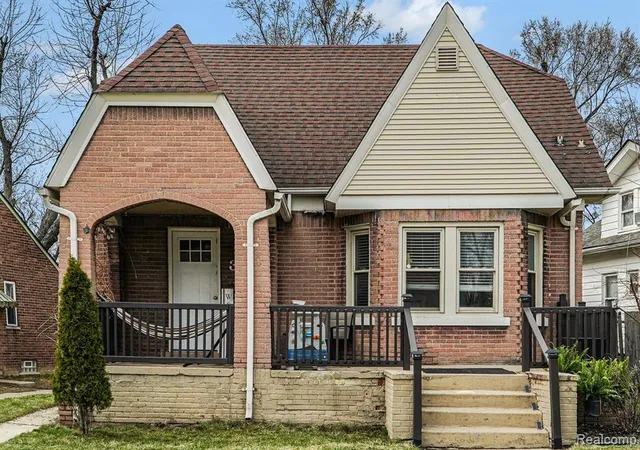 2nd image of 39 Neome Dr, Pontiac, MI 48341 1133 | MLS# 60978365