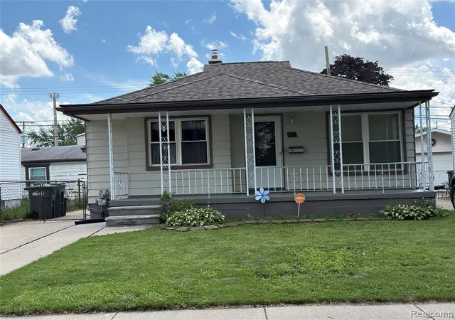 Homes for sale in Lincoln Park, MI | 511 Detroit Ave, Lincoln Park, MI 48146 | MLS# 61006000