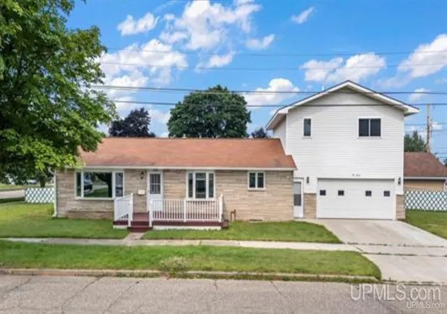 Photo 2 of Sale Pending at 1020 S 18th Street, Escanaba, MI 49829 | MLS# 50199195 | Listing updated on 2026-09-08