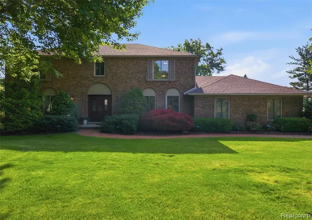 Homes for sale in Farmington Hills, MI | 28854 Eton Gln, Farmington Hills, MI 48331 | MLS# 61009314