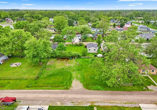 Homes for sale in Rockwood, MI | 35280 Marcus Dr, Rockwood, MI 48173 | MLS# 60974885