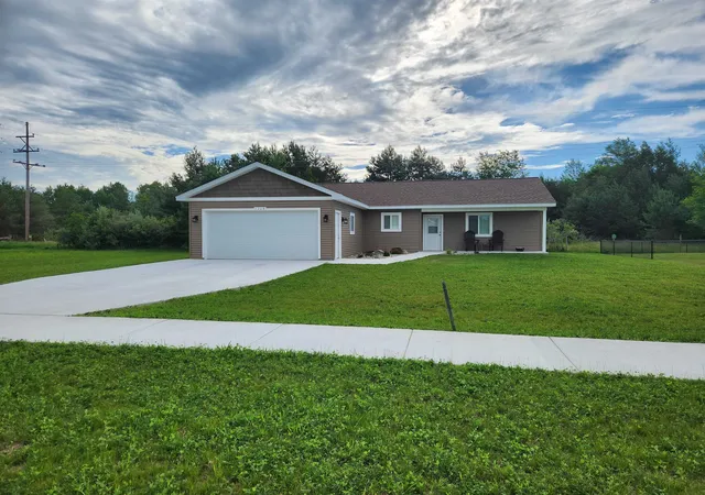 Homes for sale in Gladwin, MI | 1208 Pheasant Run Dr, Gladwin, MI 48624 | MLS# 50213642