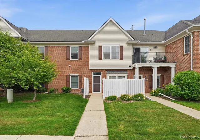 Homes for sale in Waterford, MI | 2858 Cottonwood Dr Dr #Unit B, Waterford, MI 48328 | MLS# 61005793