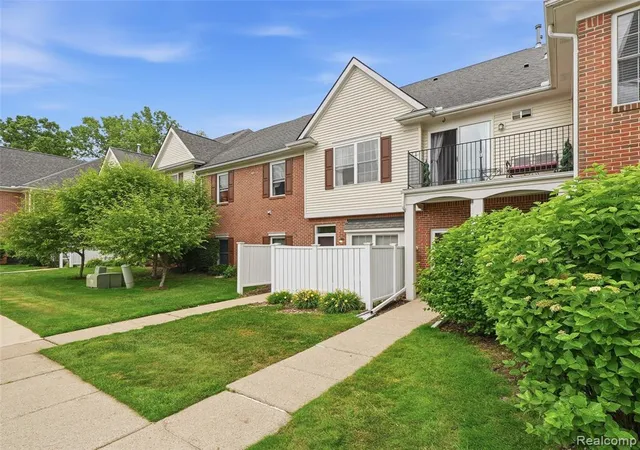 Homes for sale in Waterford, MI | 2858 Cottonwood Dr Dr #Unit B, Waterford, MI 48328 | MLS# 61005793
