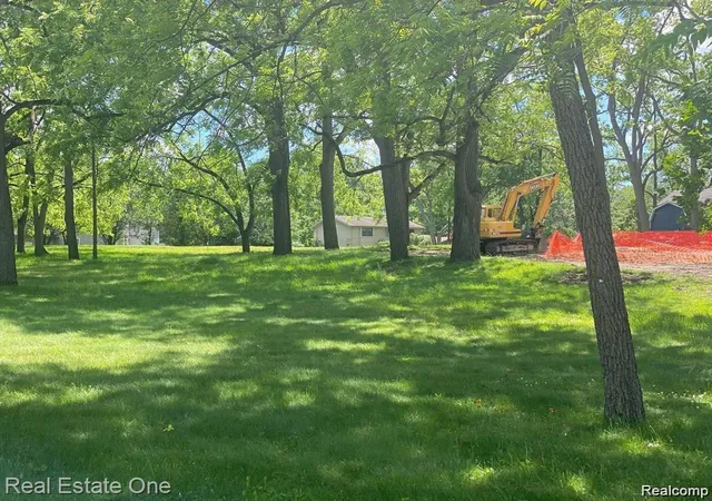 Homes for sale in Orchard Lake, MI | 5716 Evergreen Ave, Orchard Lake, MI 48324 | MLS# 60971947