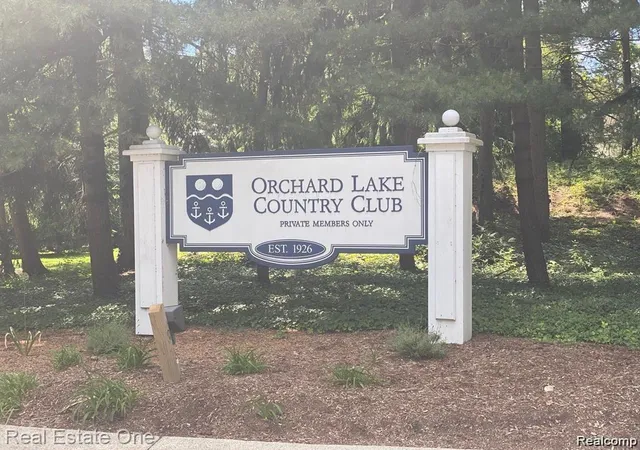 Homes for sale in Orchard Lake, MI | 5716 Evergreen Ave, Orchard Lake, MI 48324 | MLS# 60971947