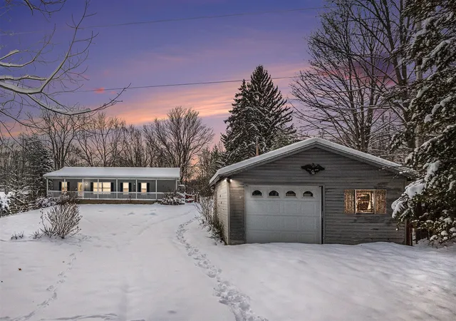 Homes for sale in Buchanan, MI | 2810 Oak Forest Rd, Buchanan, MI 49107 | MLS# 70507151