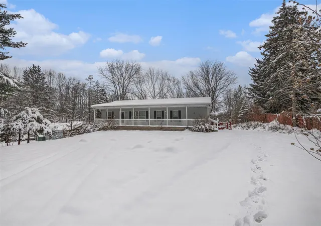 Homes for sale in Buchanan, MI | 2810 Oak Forest Rd, Buchanan, MI 49107 | MLS# 70507151