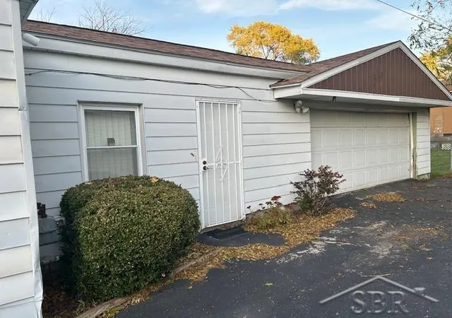 Homes for sale in Buena Vista Charter Township Saginaw, MI | 612 S 31St Street Street, Buena Vista Charter Township Saginaw, MI 48601 | MLS# 50193474