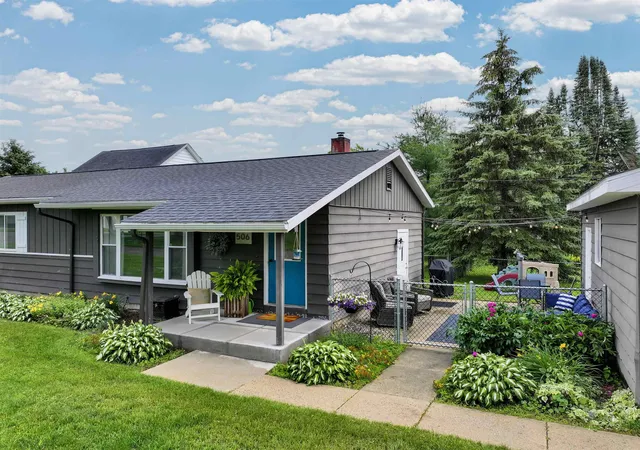 Photo 5 of Single Family Residence at 506 E Prospect St, Lake City, MI 49651 | MLS# 80070374 | | Sold on 2026-08-12