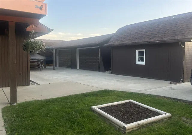 3rd image of 595 Rolling Meadows Dr, Hudson, MI 49247 | MLS# 70535223