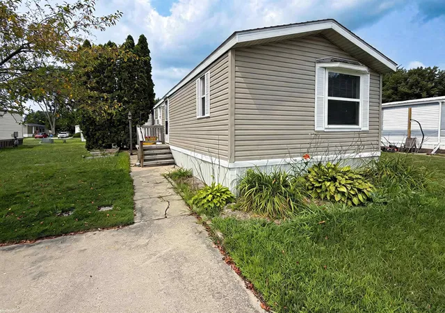 2nd image of 52203 Nantucket Ln, Chesterfield, MI 48051 | MLS# 50218248