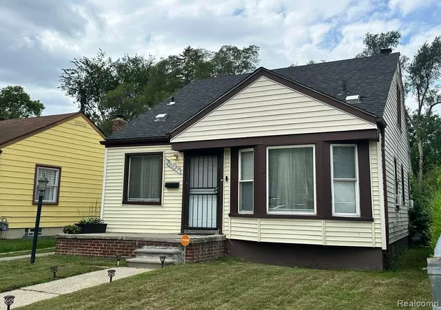 Photo 3 of Single family home for sale at 20027 Chapel St, Detroit, MI 48219 1329 | MLS# 61025765 | Listing updated on 2026-08-30