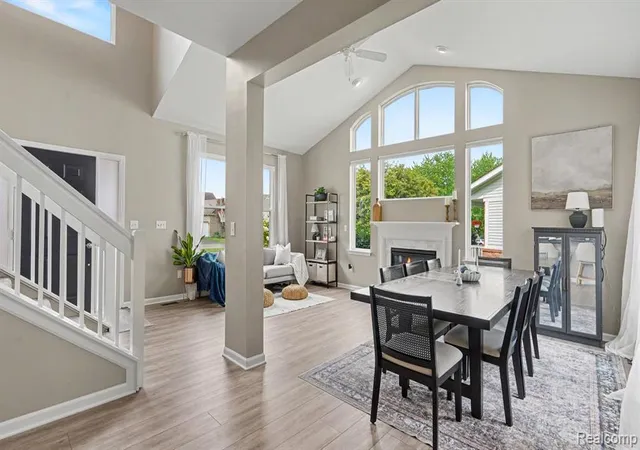 2nd image of 388 Lakeshore Pointe Dr, Howell, MI 48843 | MLS# 61022706