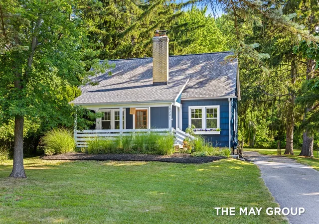 Photo 1 of Sale Pending at 6291 Cascade Rd, Grand Rapids, MI 49546 | MLS# 70549176 | Listing updated on 2026-08-03