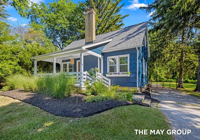 Photo 2 of Sale Pending at 6291 Cascade Rd, Grand Rapids, MI 49546 | MLS# 70549176 | Listing updated on 2026-08-03