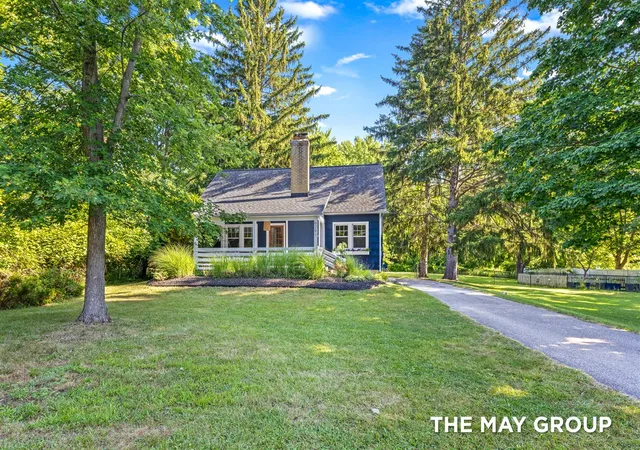 Photo 3 of Sale Pending at 6291 Cascade Rd, Grand Rapids, MI 49546 | MLS# 70549176 | Listing updated on 2026-08-03
