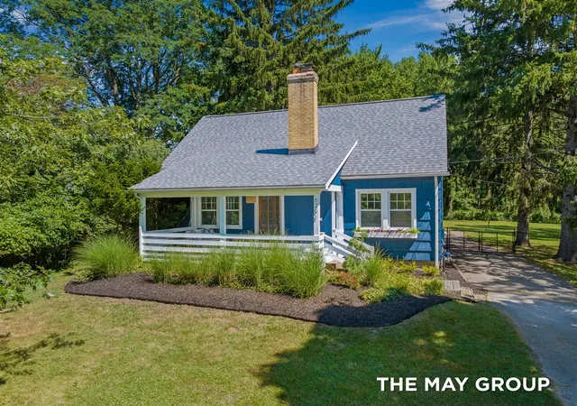 Photo 4 of Sale Pending at 6291 Cascade Rd, Grand Rapids, MI 49546 | MLS# 70549176 | Listing updated on 2026-08-03
