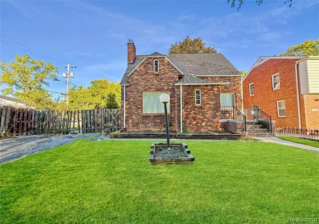 3rd image of 13610 Woodmont Ave, Detroit, MI 48227 | MLS# 60946354