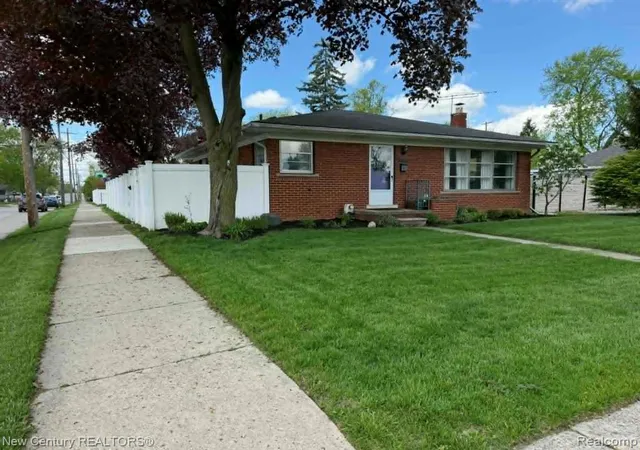 Homes for sale in Clawson, MI | 220 S Marias Ave, Clawson, MI 48017 | MLS# 60991437