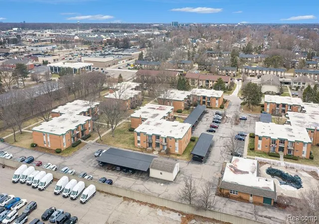 Listing Photo 2 - Condo for sale in building located at 1840 Axtell Dr, Troy, MI 48084 - Unit #7