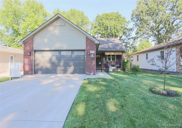 Homes for sale in Harrison Township, MI | 39567 Macomber St, Harrison Township, MI 48045 | MLS# 61004947
