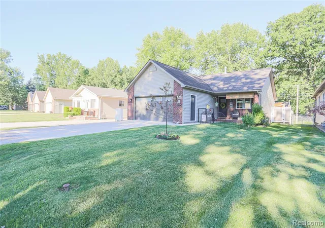Homes for sale in Harrison Township, MI | 39567 Macomber St, Harrison Township, MI 48045 | MLS# 61004947